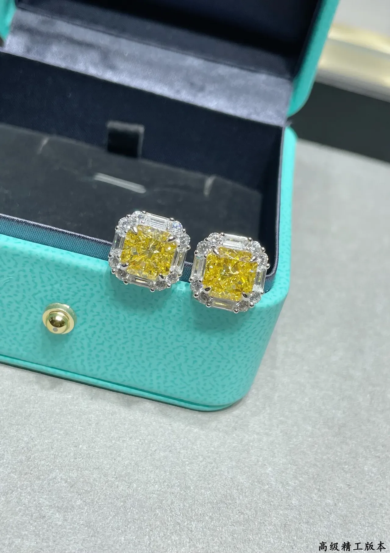 Tiffany & Co. Brincos com gema amarela de corte quadrado com duplo halo 5