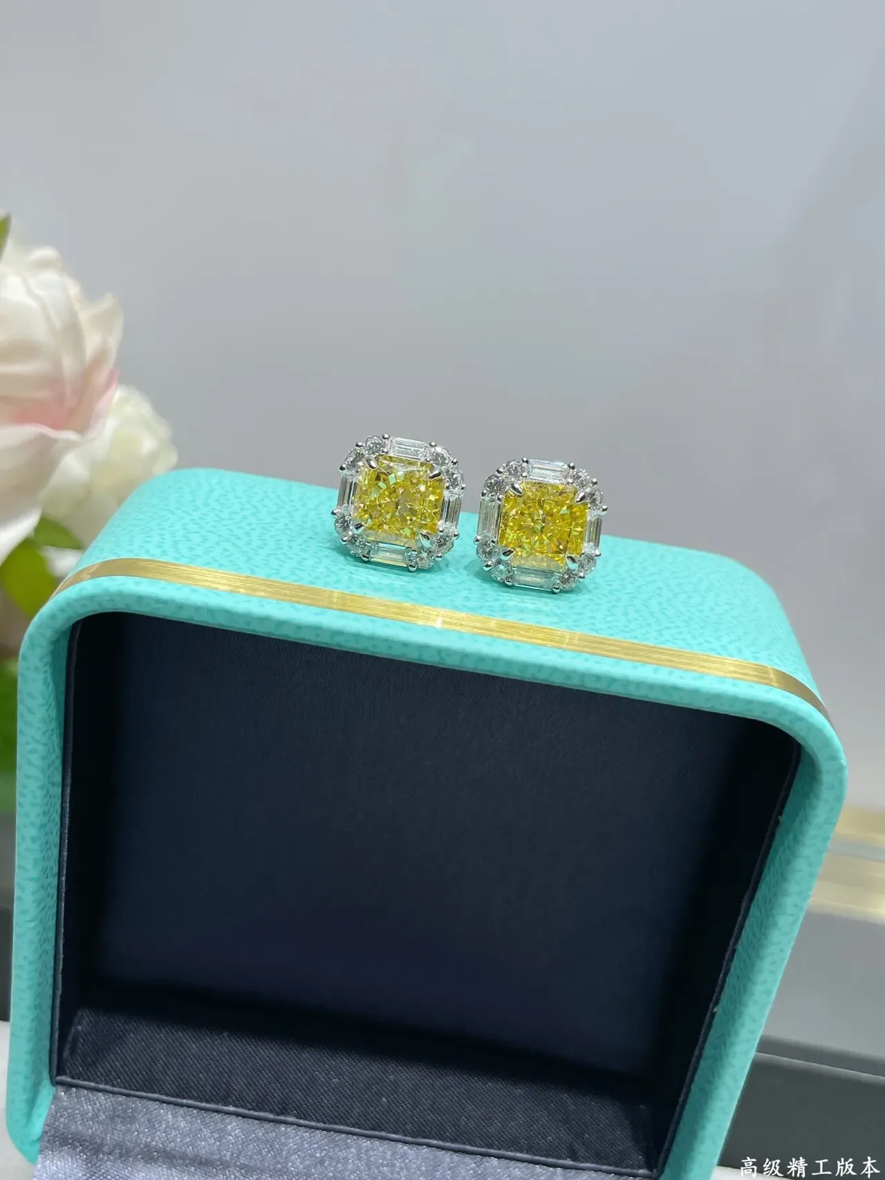 Tiffany & Co. Brincos com gema amarela de corte quadrado com duplo halo 7
