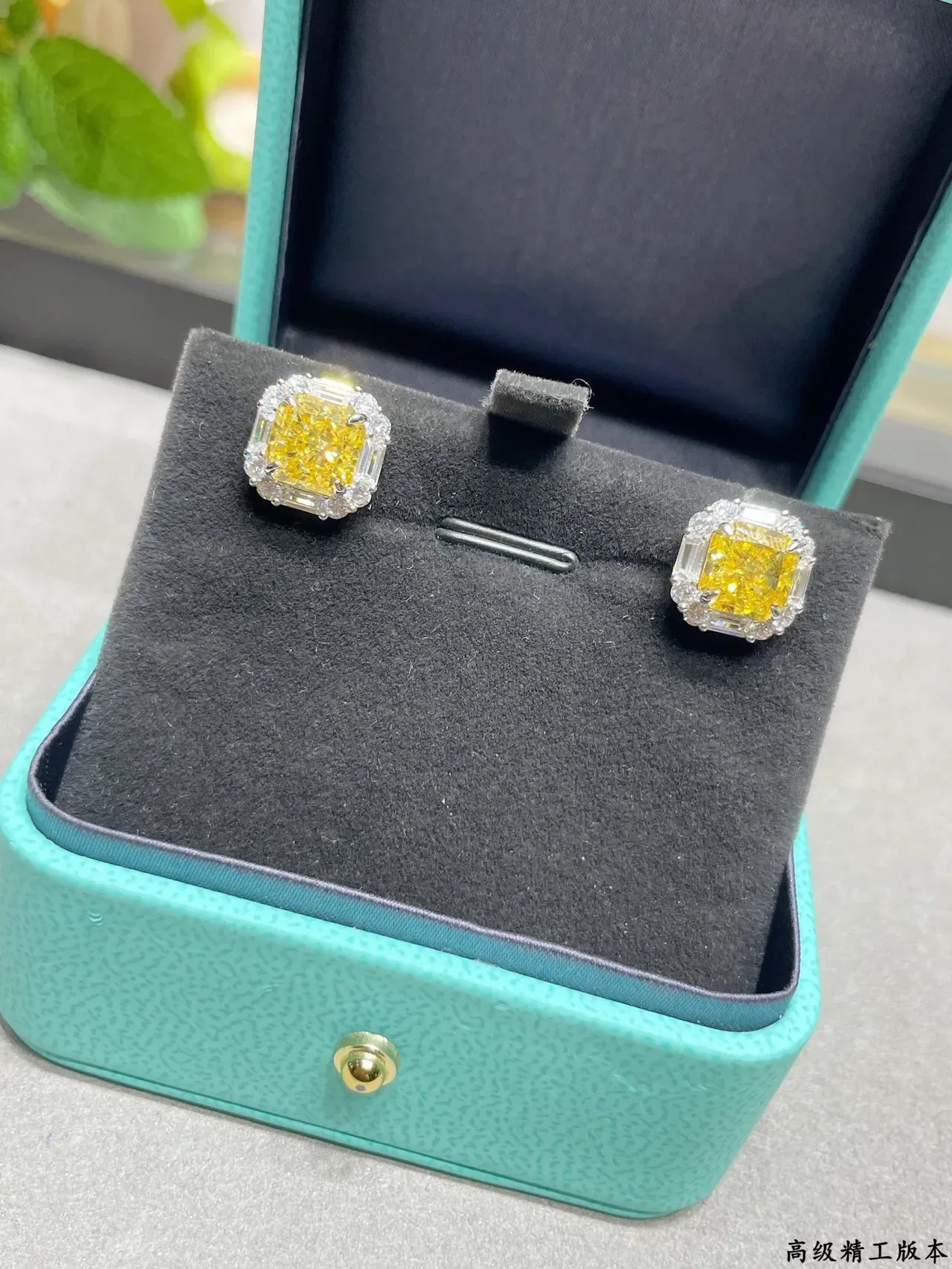 Tiffany & Co. Brincos com gema amarela de corte quadrado com duplo halo 8