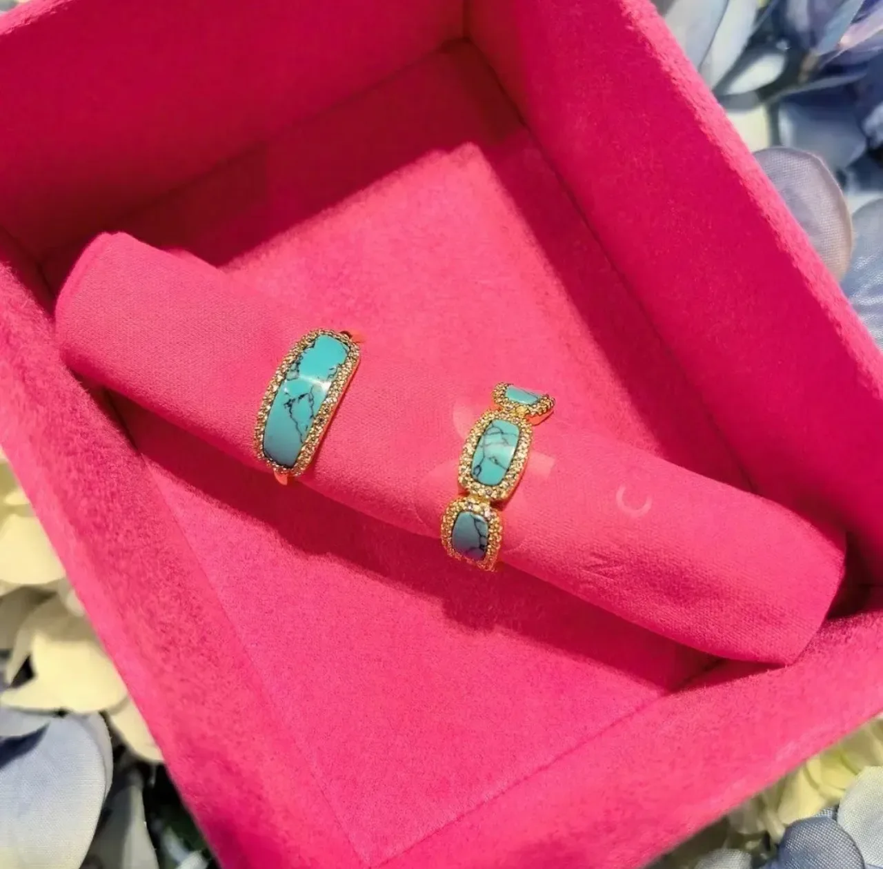 Tiffany & Co. Three-Stone Turquoise Cabochon Gold-Tone Ring 2