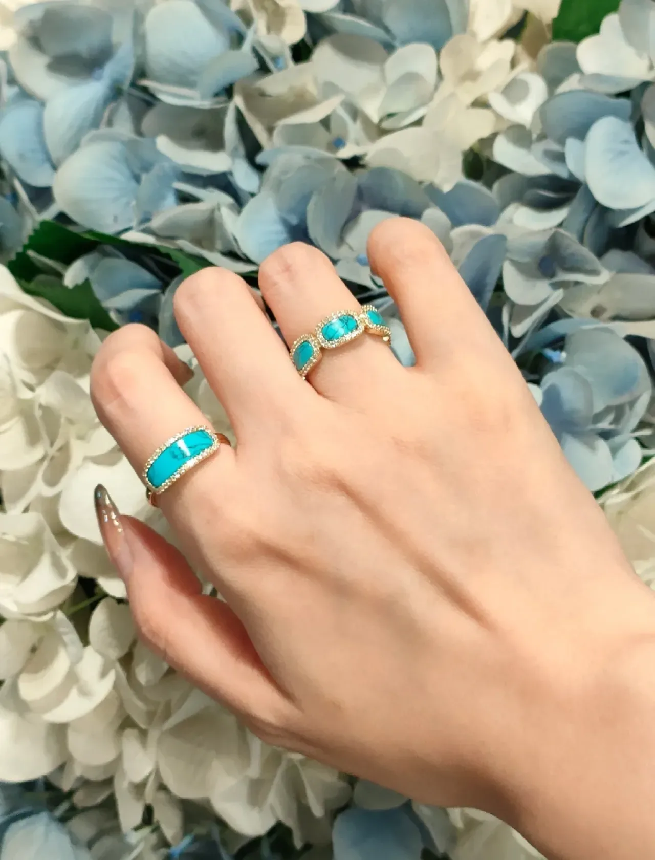 Tiffany & Co. Three-Stone Turquoise Cabochon Gold-Tone Ring 4