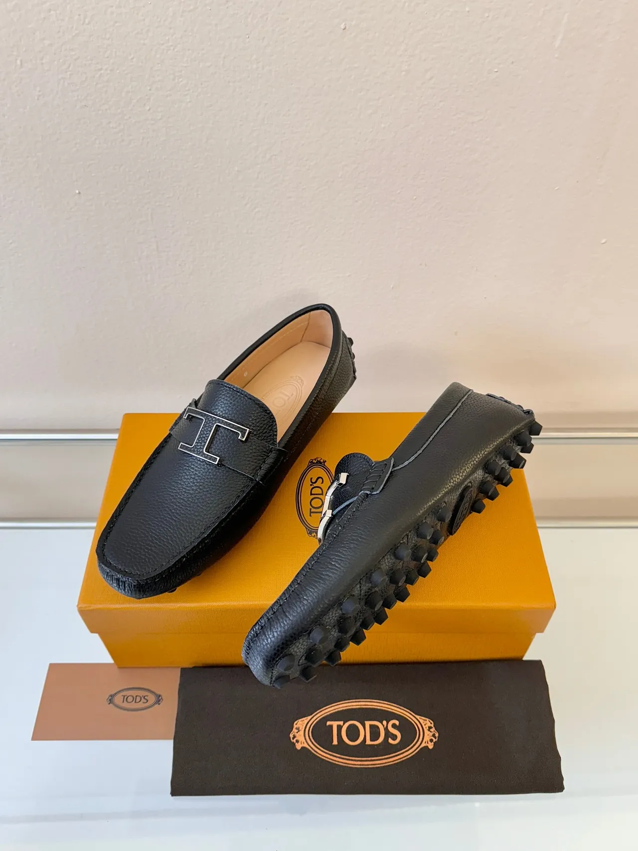 Tod's Gommino mocassin cuir noir poivré boucle métallique 'T' mocassins 2