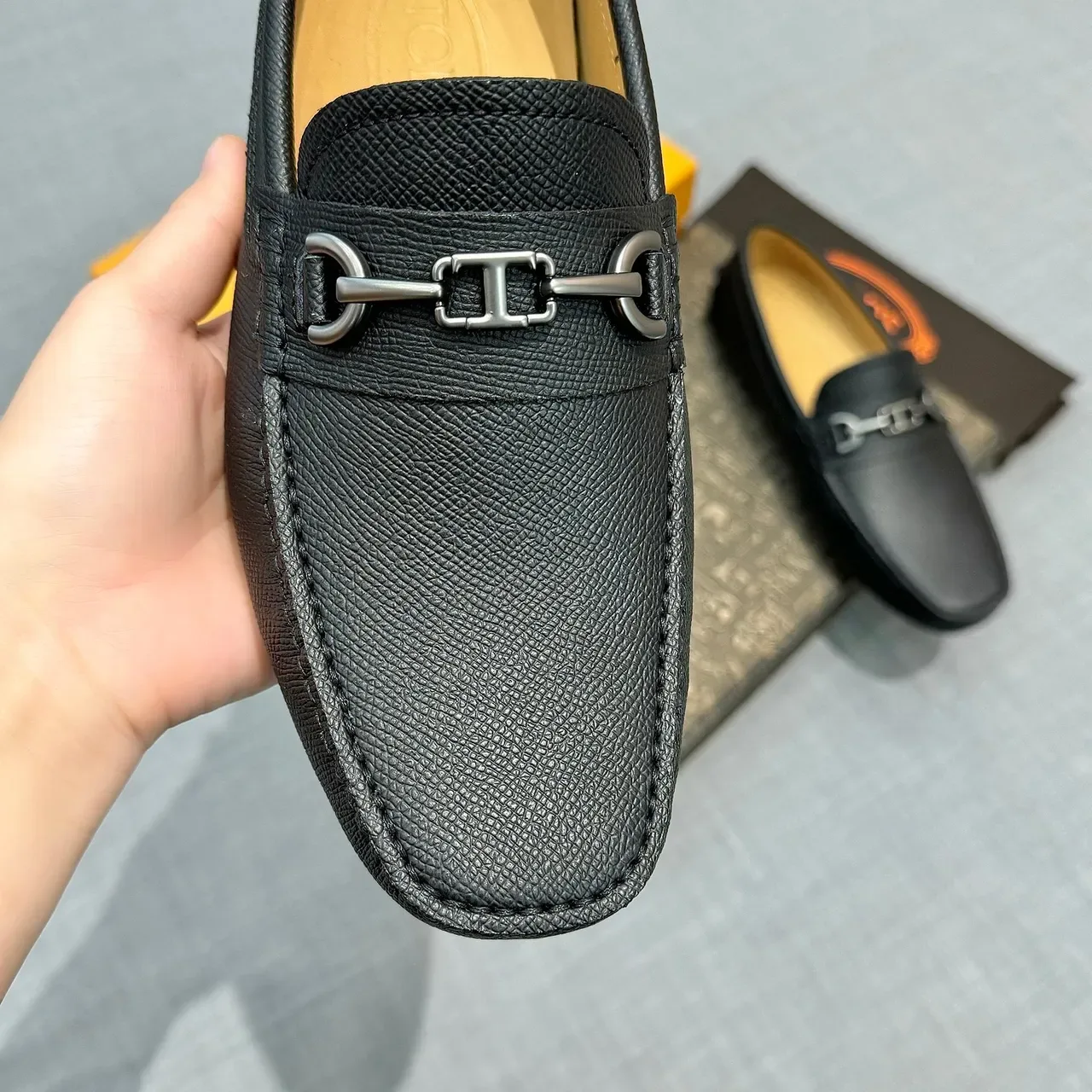 حذاء Tod's Horsebit Loafer جلد أسود مقشف للرجال 4