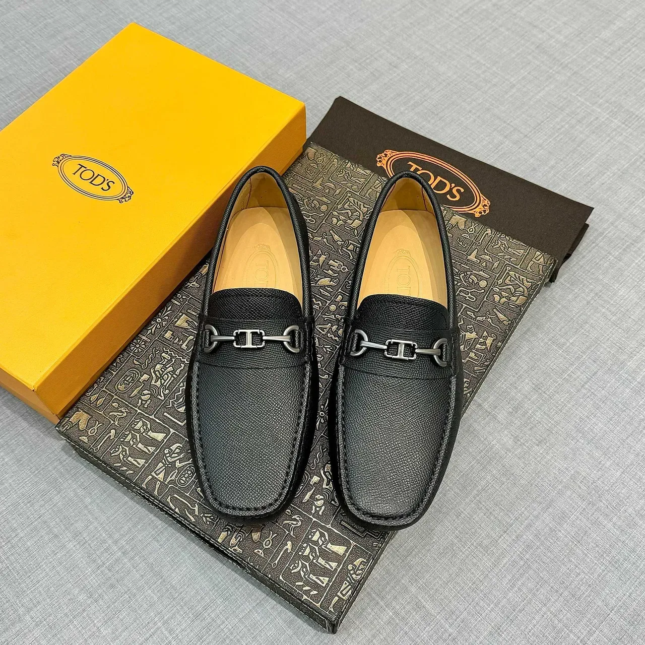 حذاء Tod's Horsebit Loafer جلد أسود مقشف للرجال 6