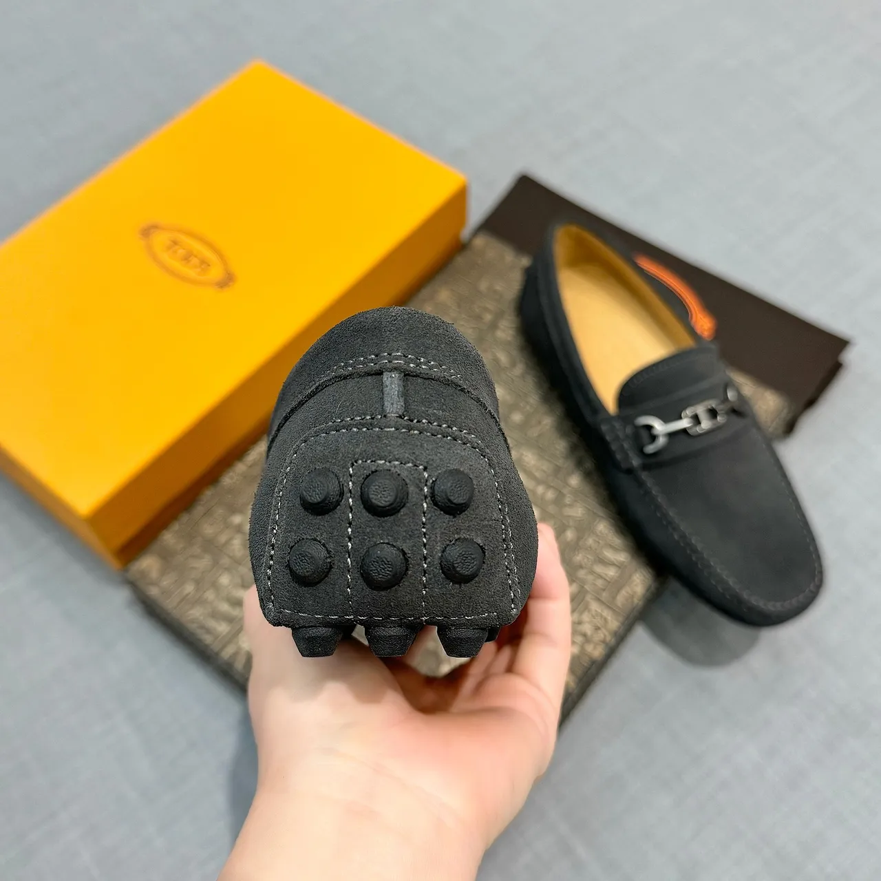 Tod's Horsebit Loafer de camurça cinza escuro 3