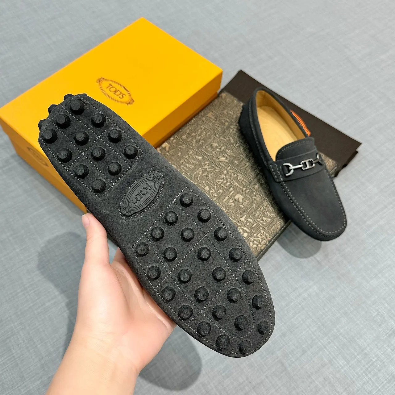 Tod's Horsebit Loafer de camurça cinza escuro 5