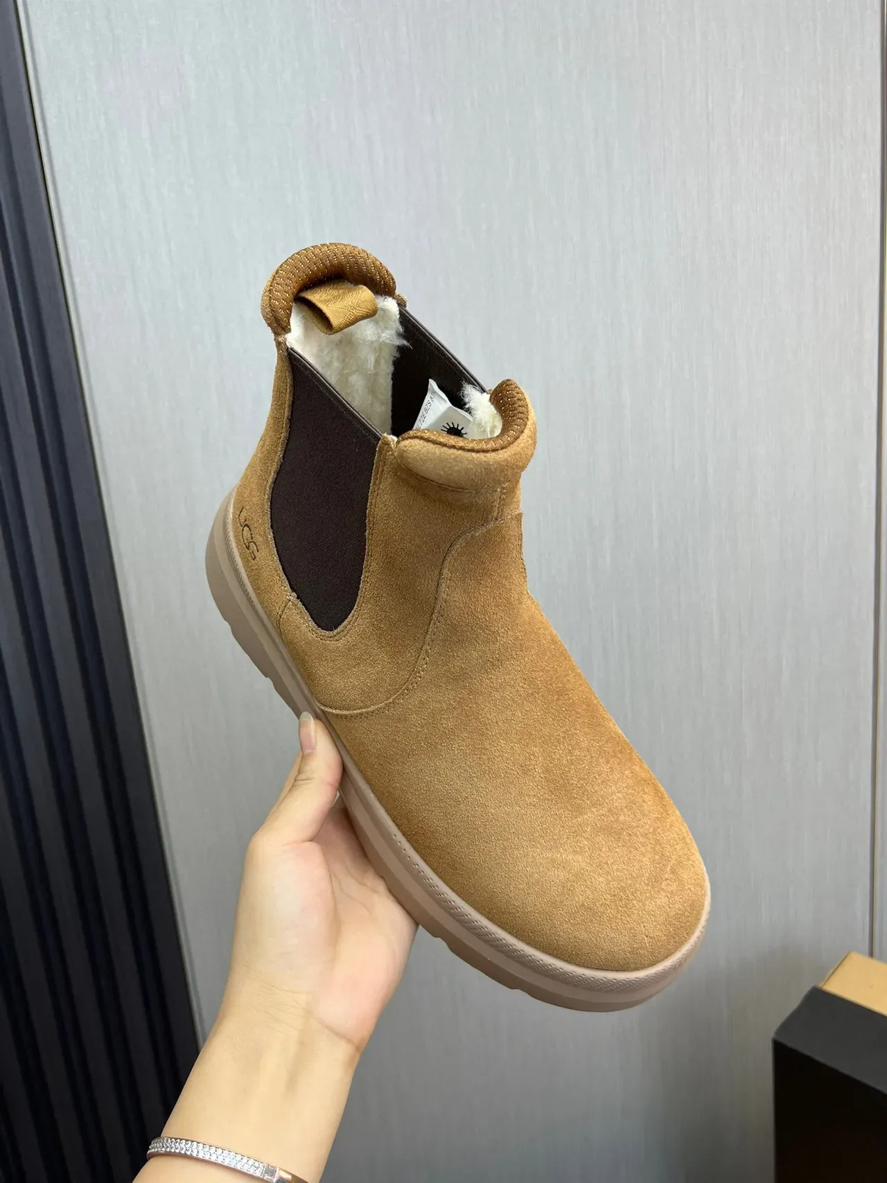 UGG Beige Gray Suede Upper Elastic Side Gussets Chelsea Boots 7