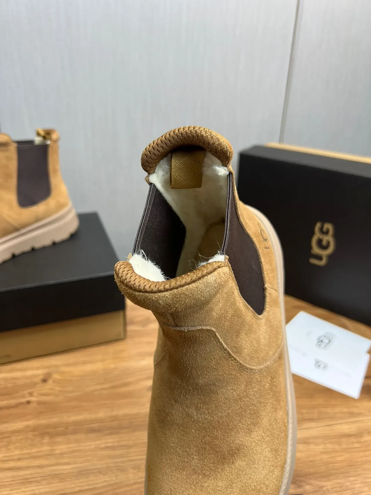 UGG Beige Gray Suede Upper Elastic Side Gussets Chelsea Boots 8