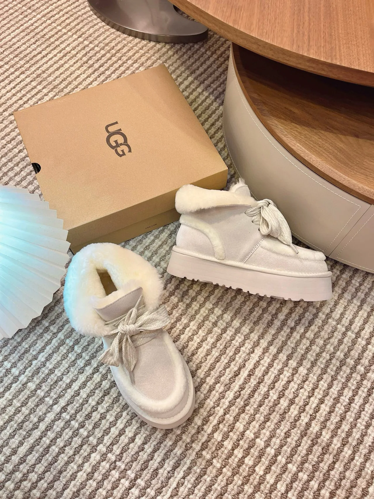 UGG Beige White Platform Sole Shearling-Lined Snow Boots 7