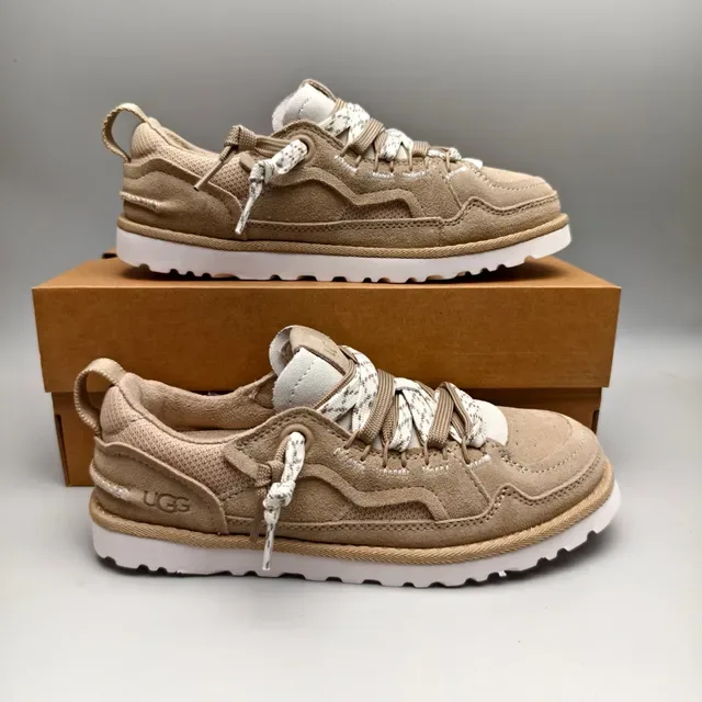 UGG Chaussures Lifestyle Beige Blanc Suède Supérieur Détail Lacets Tressés 5