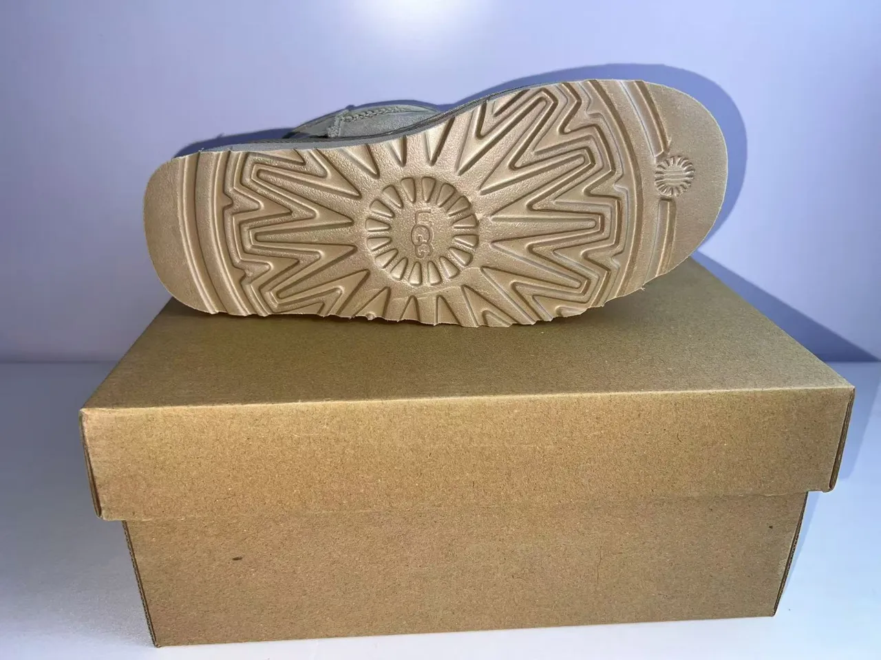 UGG بيج أبيض سويد علوية مبطنة بشيرلينج أحذية ثلج 2