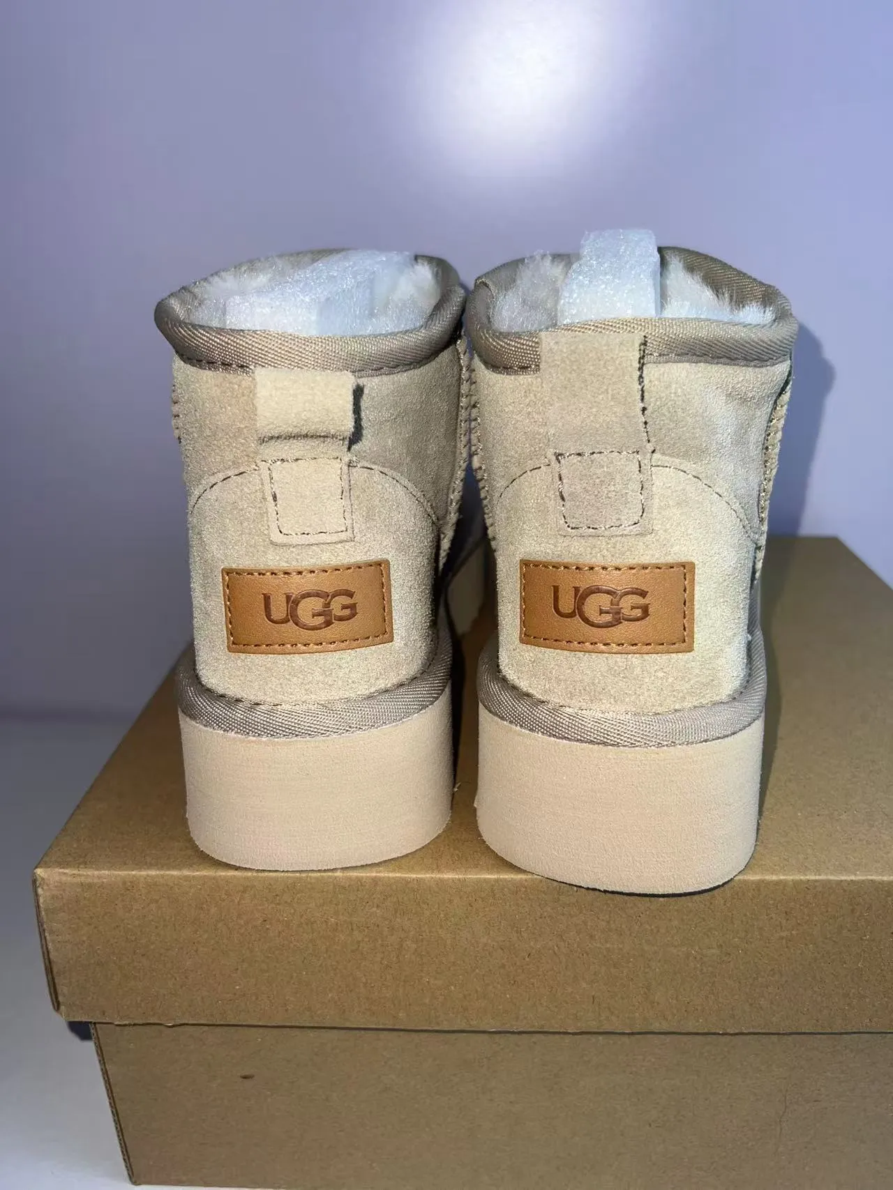 UGG بيج أبيض سويد علوية مبطنة بشيرلينج أحذية ثلج 4