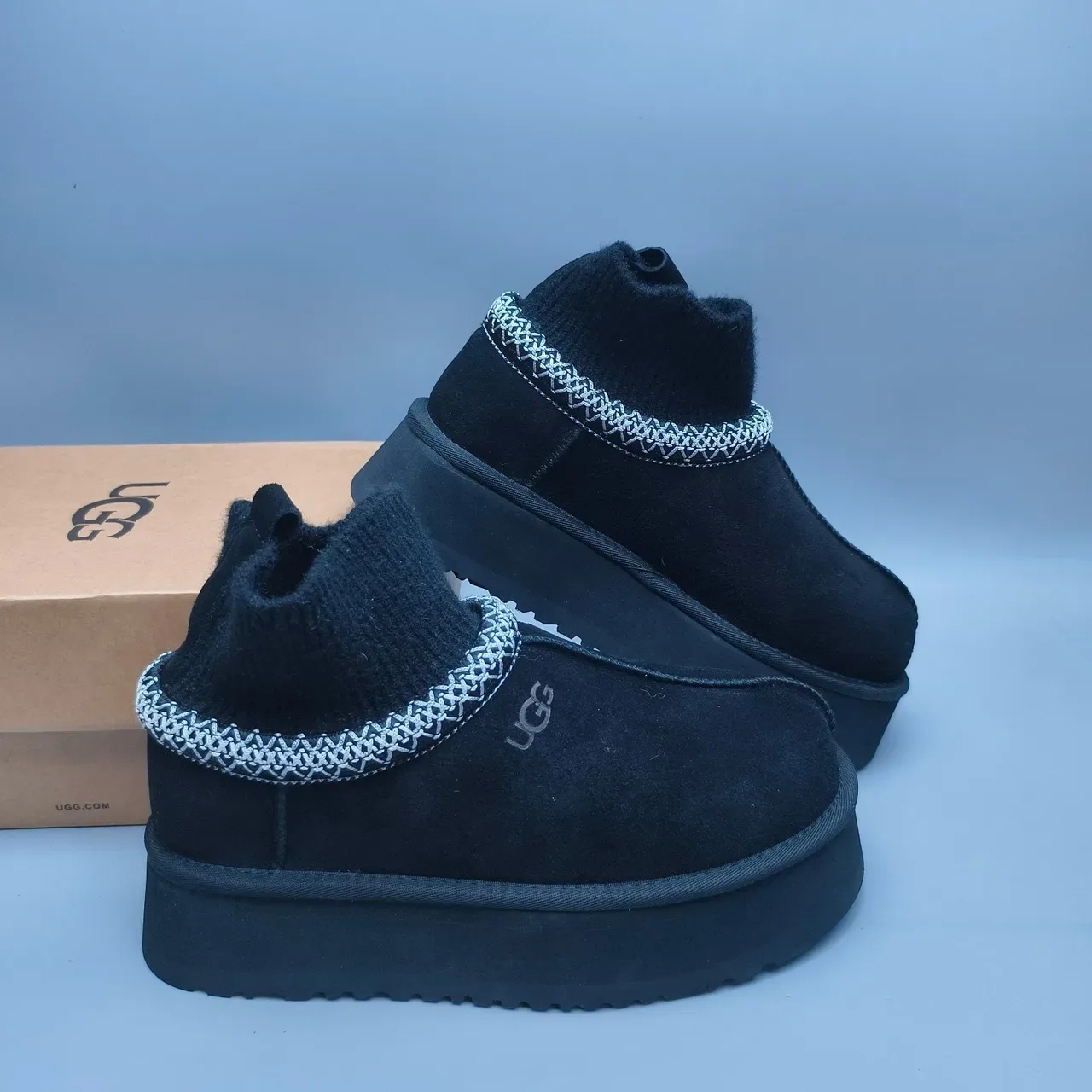UGG Black Gray Platform Sole Knitted Cuff Snow Boots 6