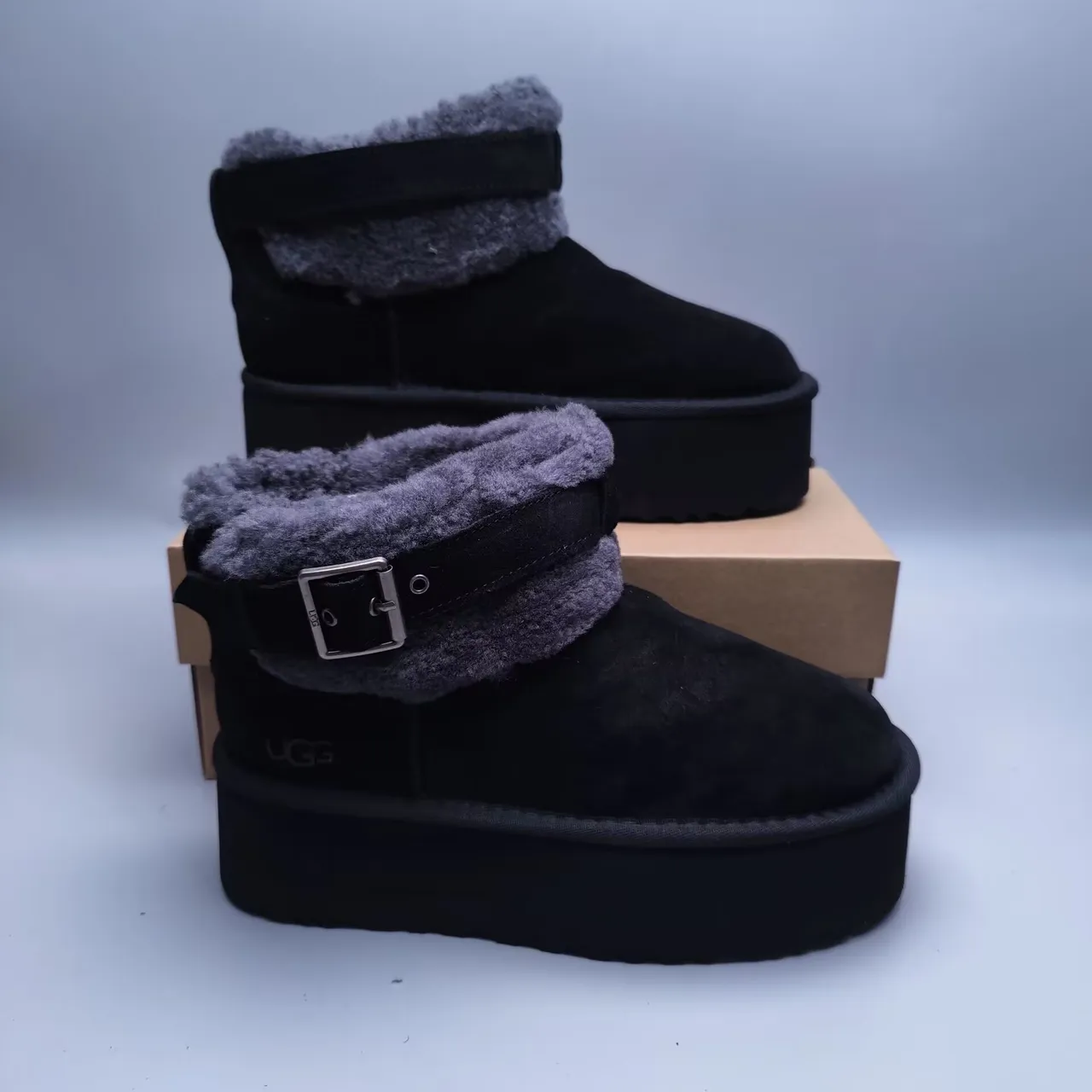 UGG Black Gray Platform Sole Shearling Cuff Snow Boots 6