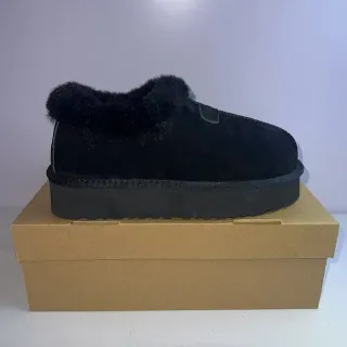 UGG أحذية كاجوال سوداء من السويدي المبطن بشيرلينج
