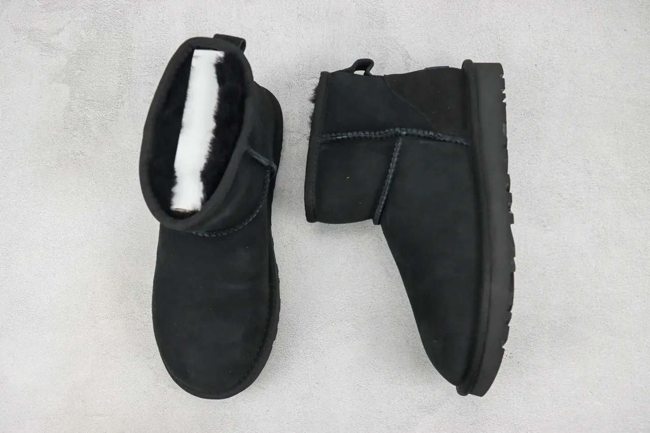 UGG কালো সুয়েড উপর শিয়ারলিং লাইন্ড স্নো বুট 3