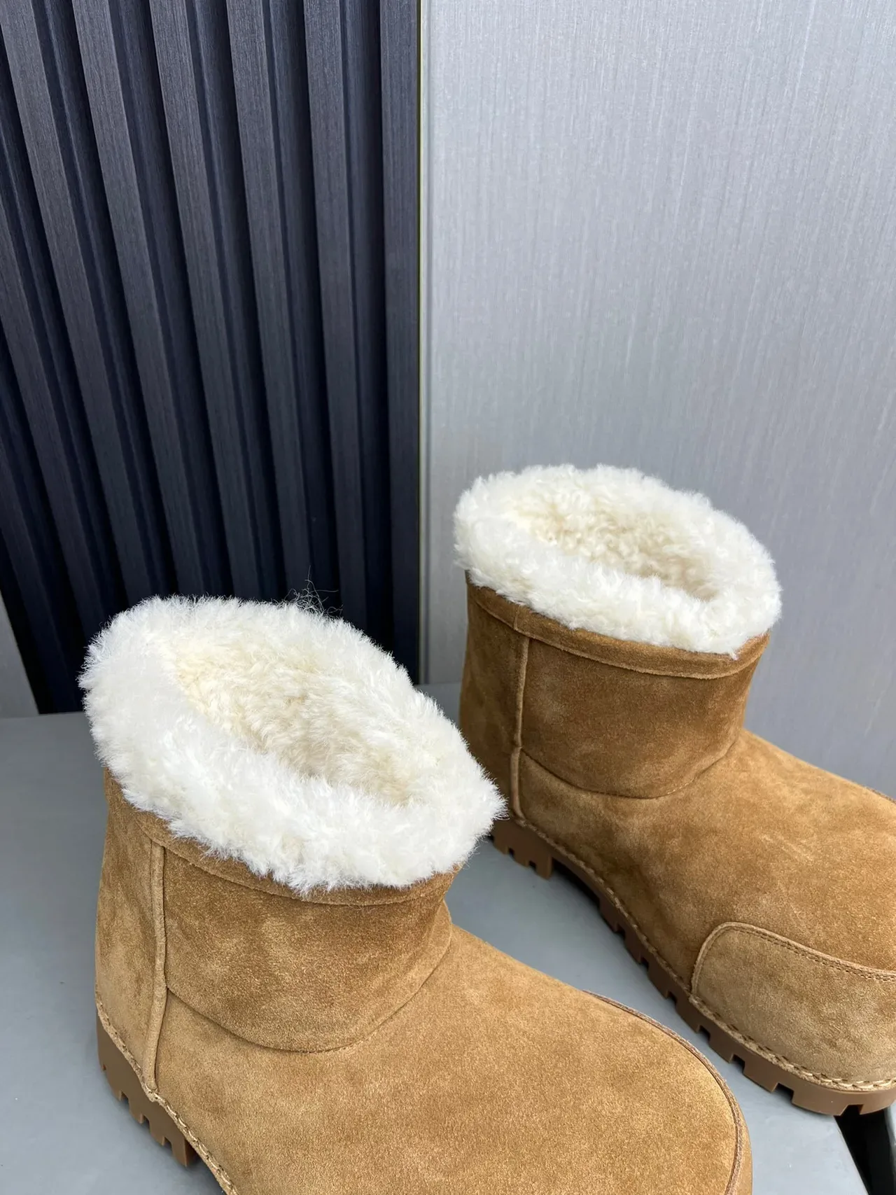 UGG Brown White Suede Upper Shearling-Lined Cuff Snow Boots 8