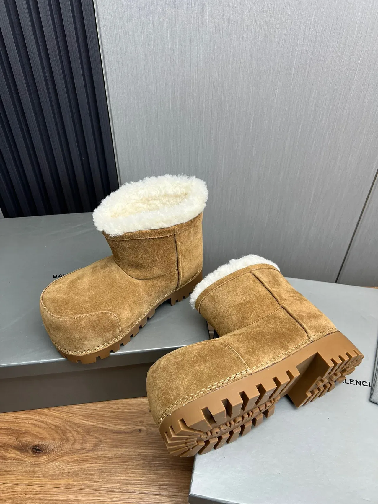 UGG Brown White Suede Upper Shearling-Lined Cuff Snow Boots 9