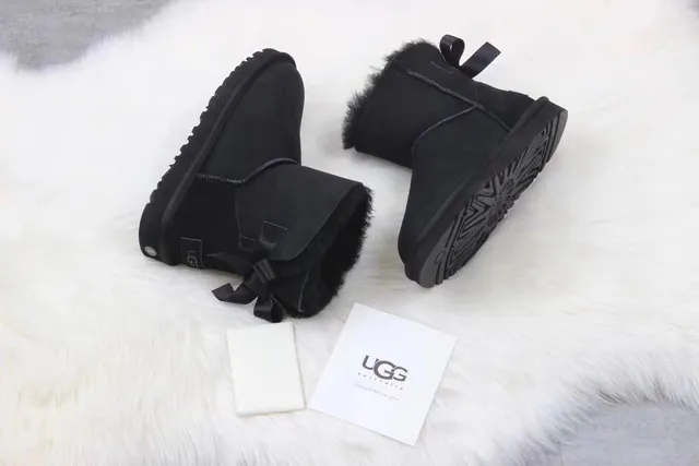 UGG Classic Mini Bow Black Snow Boots 6