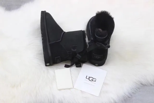 UGG Classic Mini Bow Black Snow Boots 7