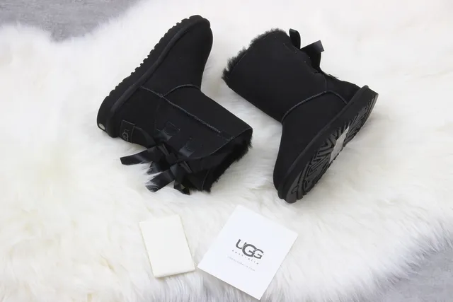 UGG Classic Mini Bow Black Snow Boots 6