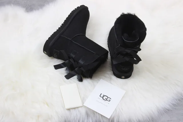 UGG Classic Mini Bow Black Snow Boots 7