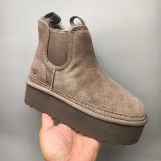 UGG Classic Platform Chelsea Brown Beige Suede Upper Shearling-Lined Chelsea Boots