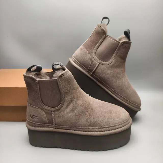 UGG Classic Platform Chelsea Brown Beige Suede Upper Shearling-Lined Chelsea Boots 6