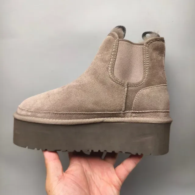 UGG Classic Platform Chelsea Brown Beige Suede Upper Shearling-Lined Chelsea Boots 7