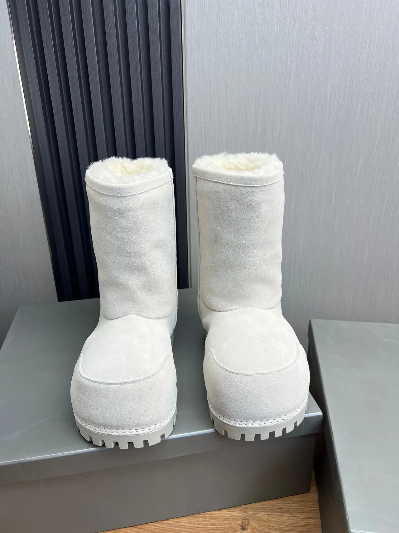 UGG Gray Suede Upper Shearling-Lined Cuff Snow Boots 2