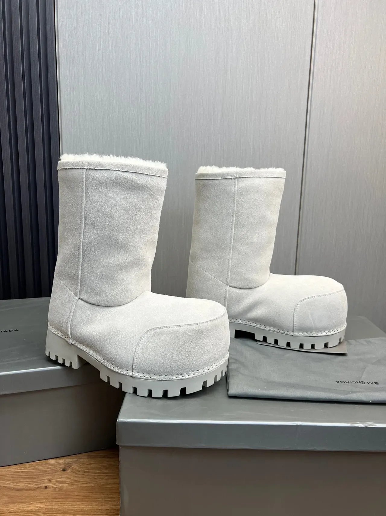 UGG Gray Suede Upper Shearling-Lined Cuff Snow Boots 3