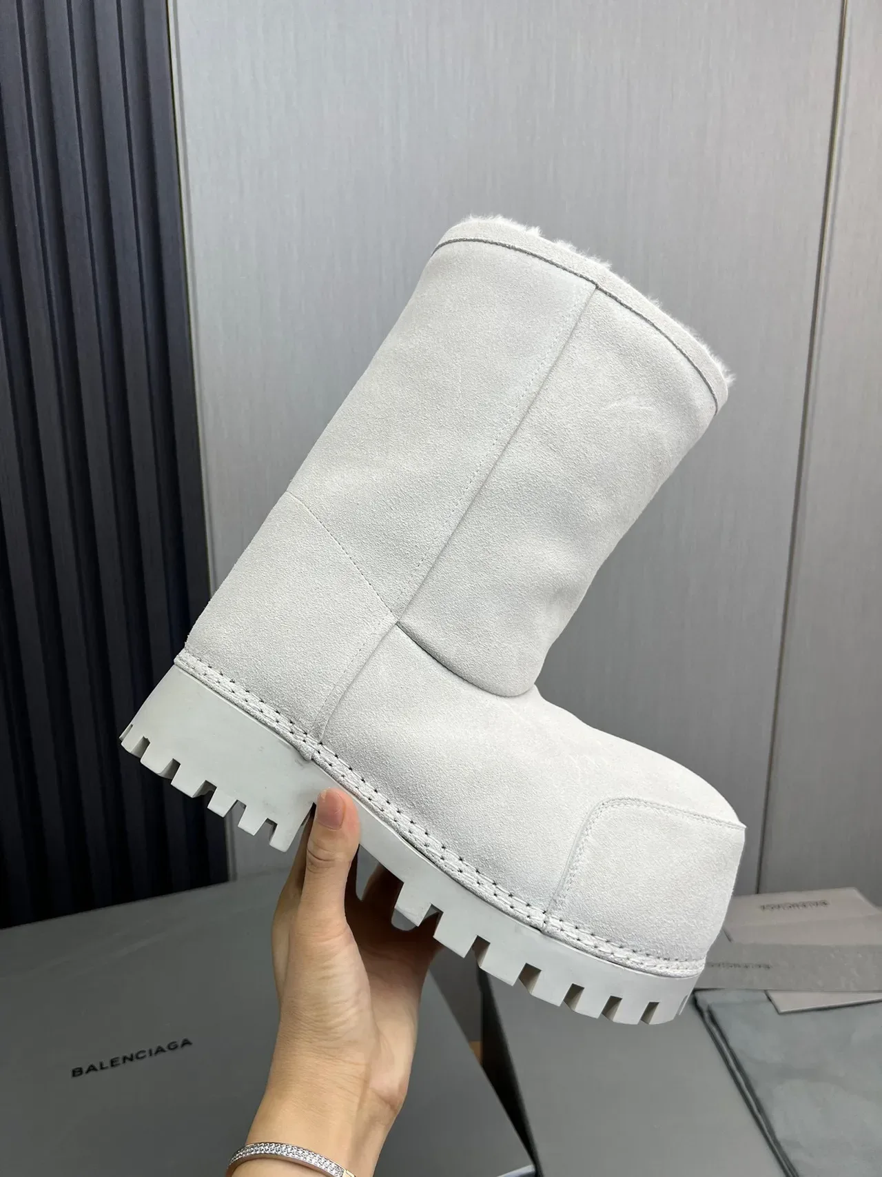 UGG Gray Suede Upper Shearling-Lined Cuff Snow Boots 7