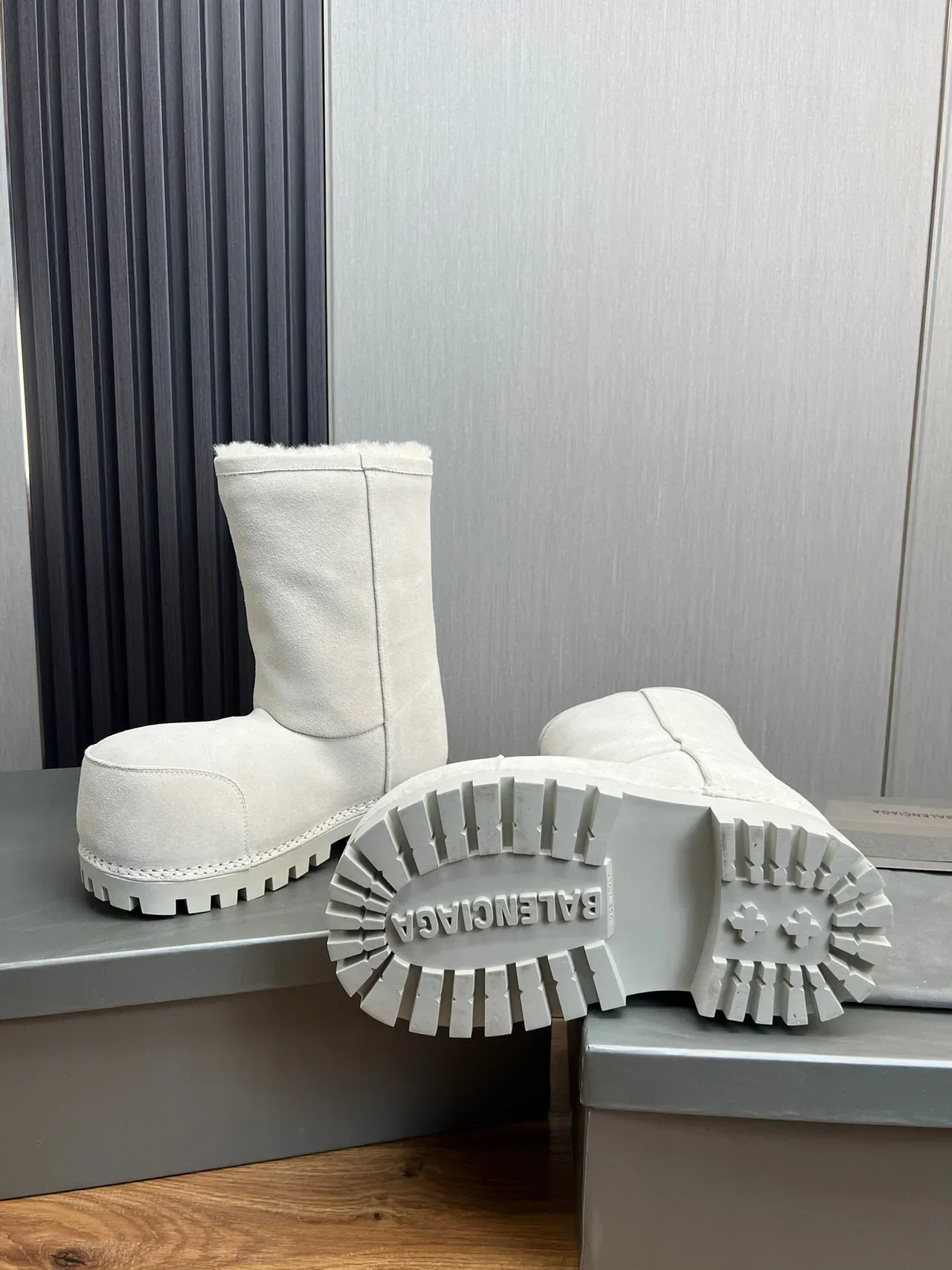 UGG Gray Suede Upper Shearling-Lined Cuff Snow Boots 9
