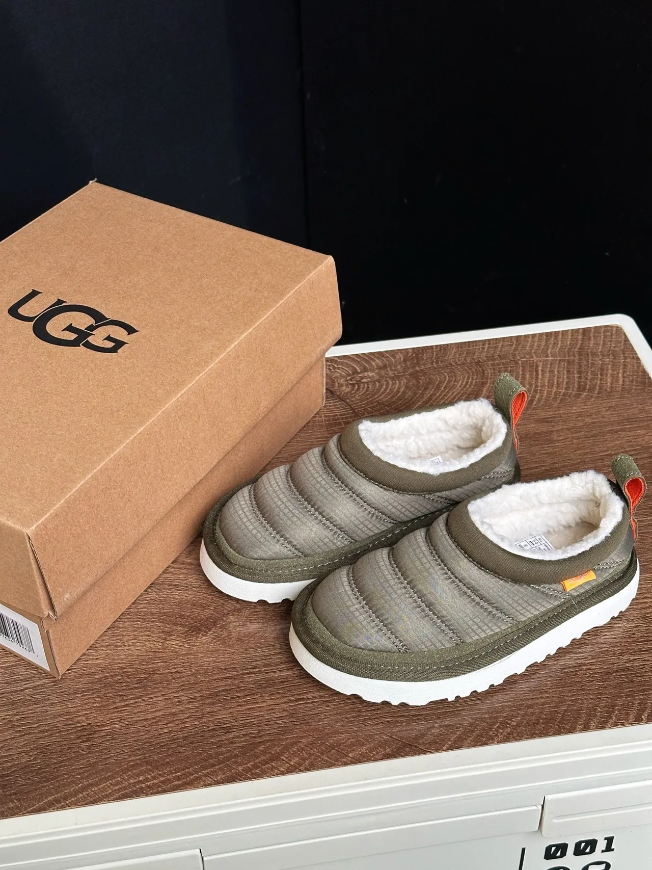 UGG Tasman Vert Armée Blanc matelassé puffer haut fourré col mouton chaussures casuales 7