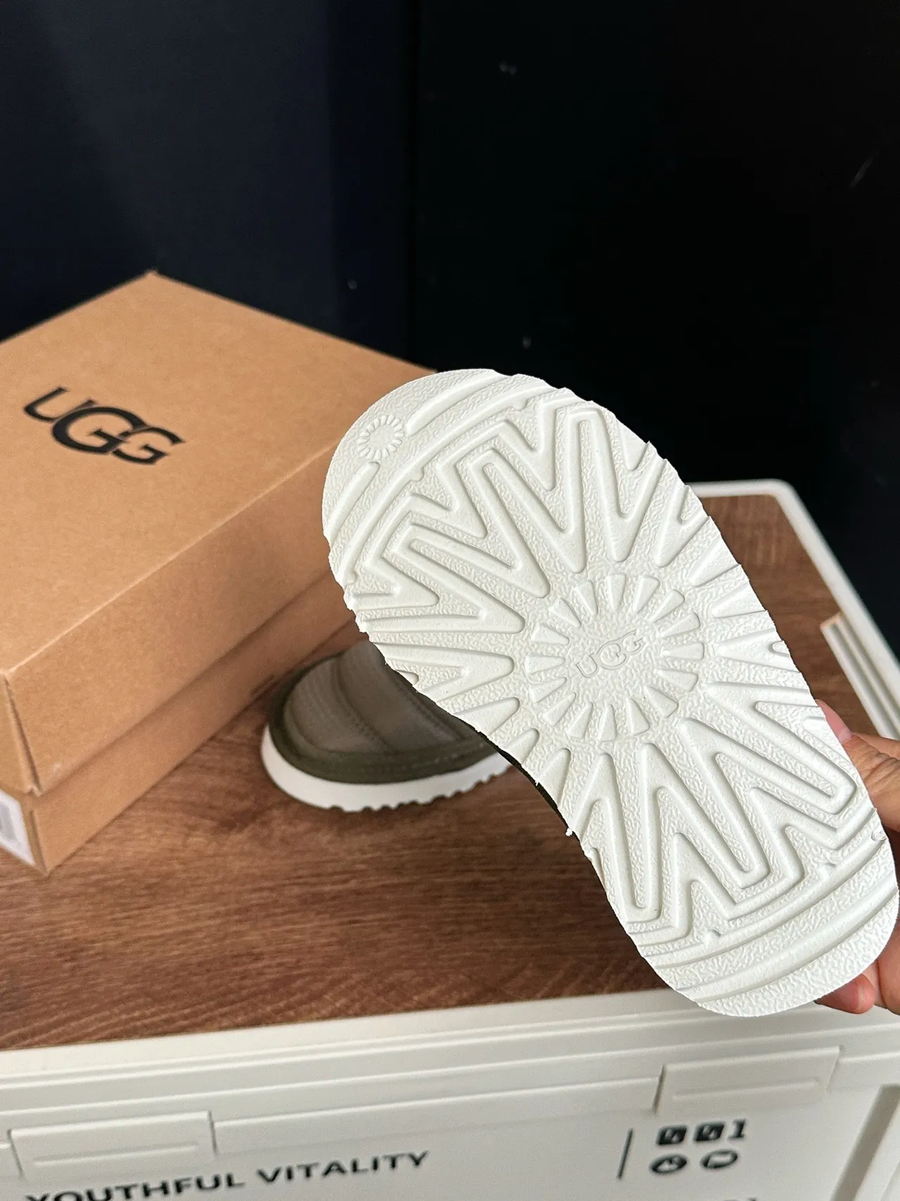 UGG Tasman Vert Armée Blanc matelassé puffer haut fourré col mouton chaussures casuales 10