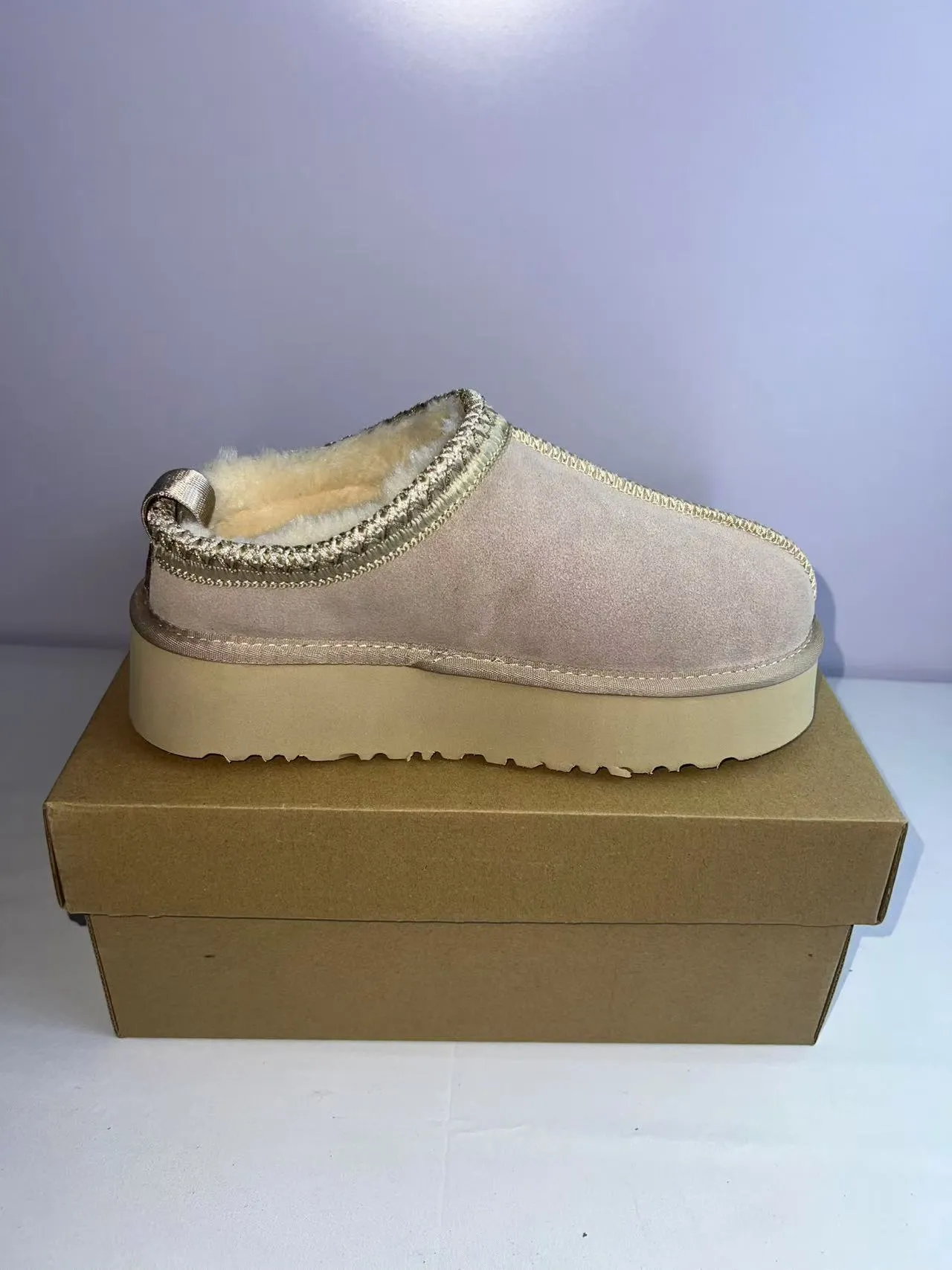 UGG Tasman Beige Plataforma Sola Dourada Forrada com Shearling Sapatos Casuais 2
