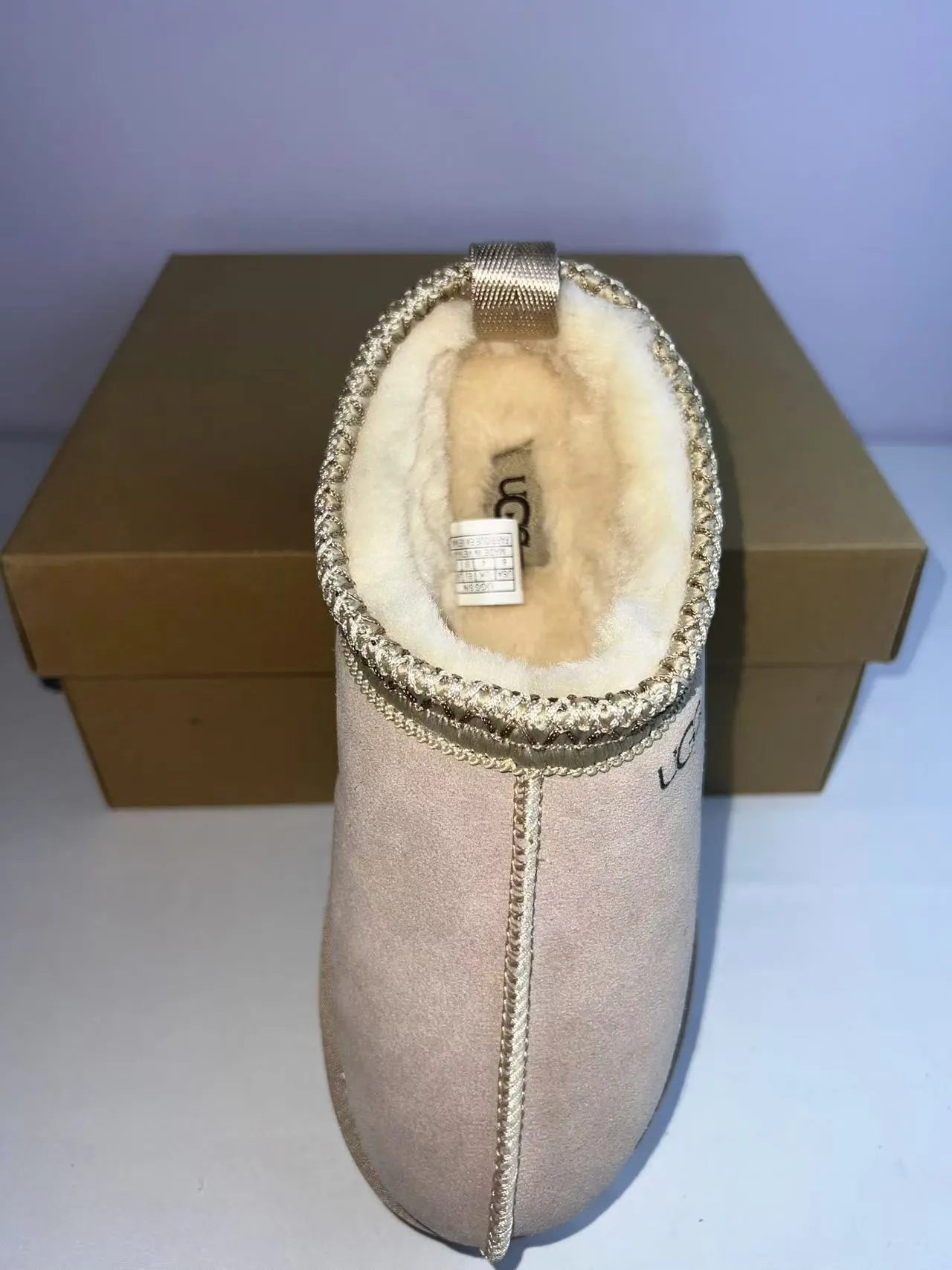 UGG Tasman Beige Plataforma Sola Dourada Forrada com Shearling Sapatos Casuais 6