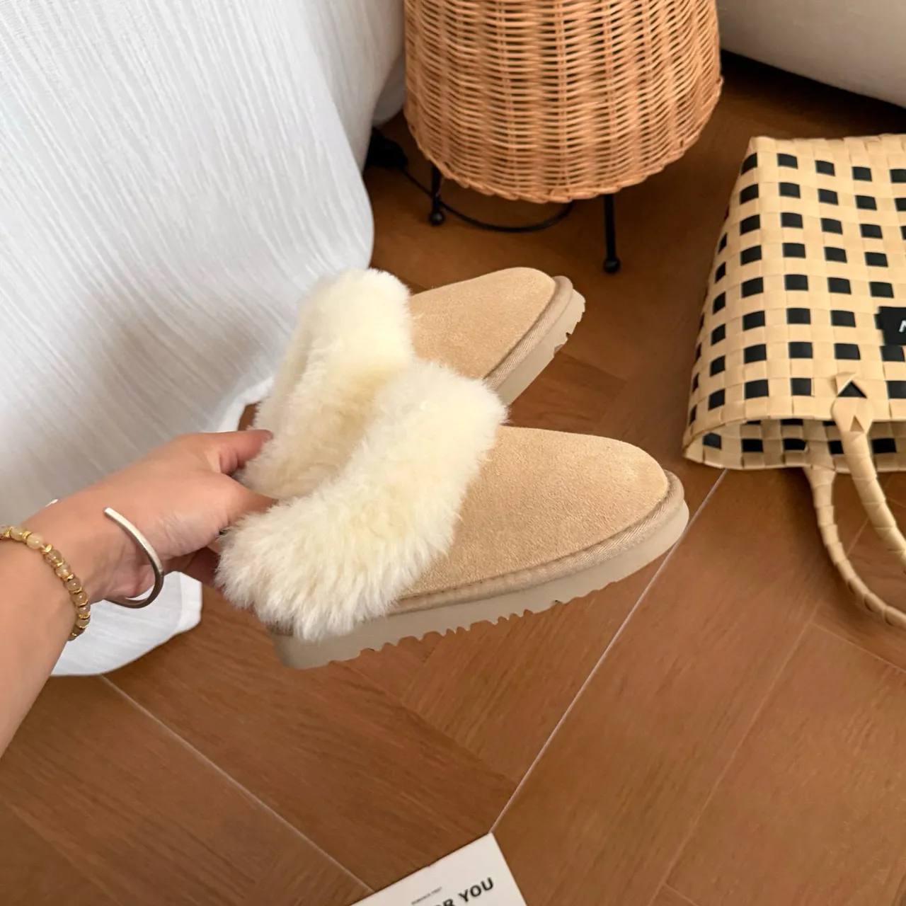 UGG Tasman بني بيج shearling-trimmed جلد سويدي علوي أحذية كاجوال 4