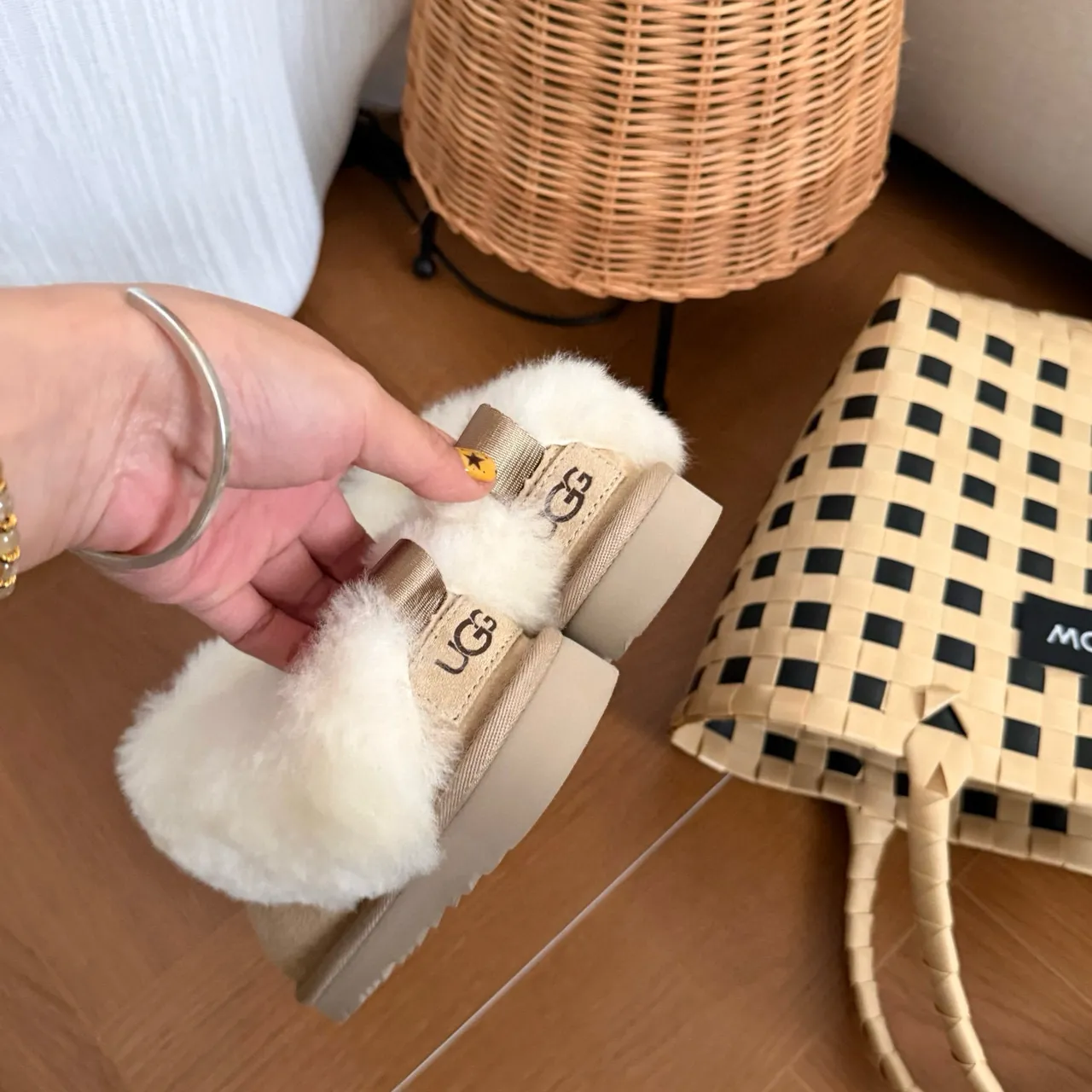 UGG Tasman بني بيج shearling-trimmed جلد سويدي علوي أحذية كاجوال 5