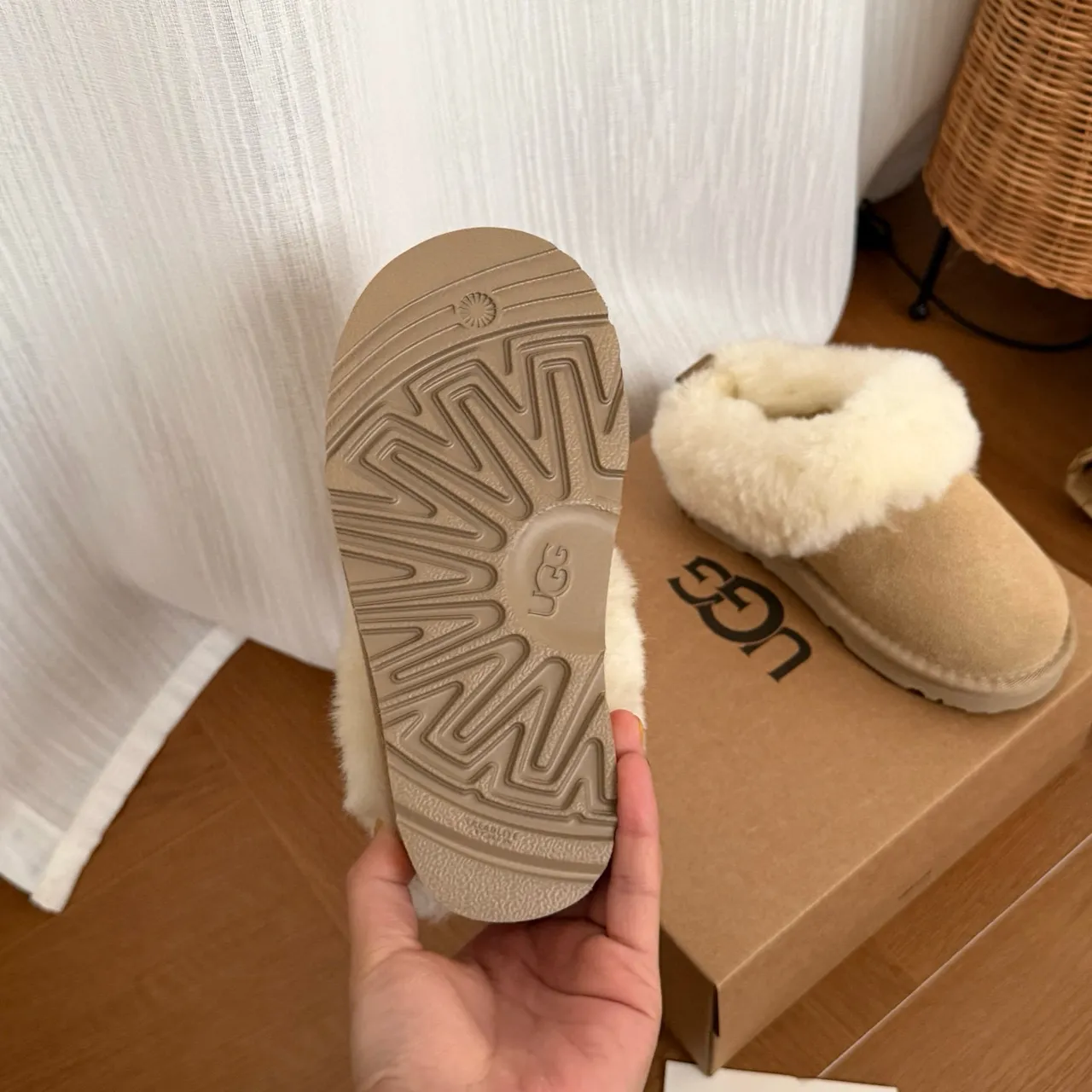 UGG Tasman بني بيج shearling-trimmed جلد سويدي علوي أحذية كاجوال 6