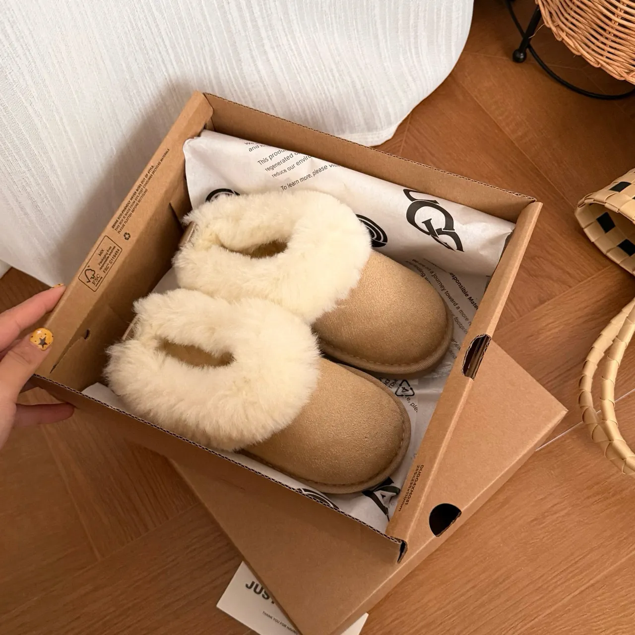 UGG Tasman بني بيج shearling-trimmed جلد سويدي علوي أحذية كاجوال 7