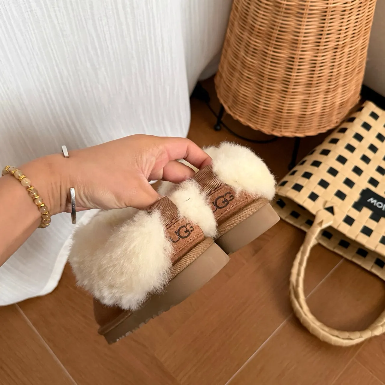 UGG Tasman بني بيج shearling-trimmed جلد سويدي علوي أحذية كاجوال 8