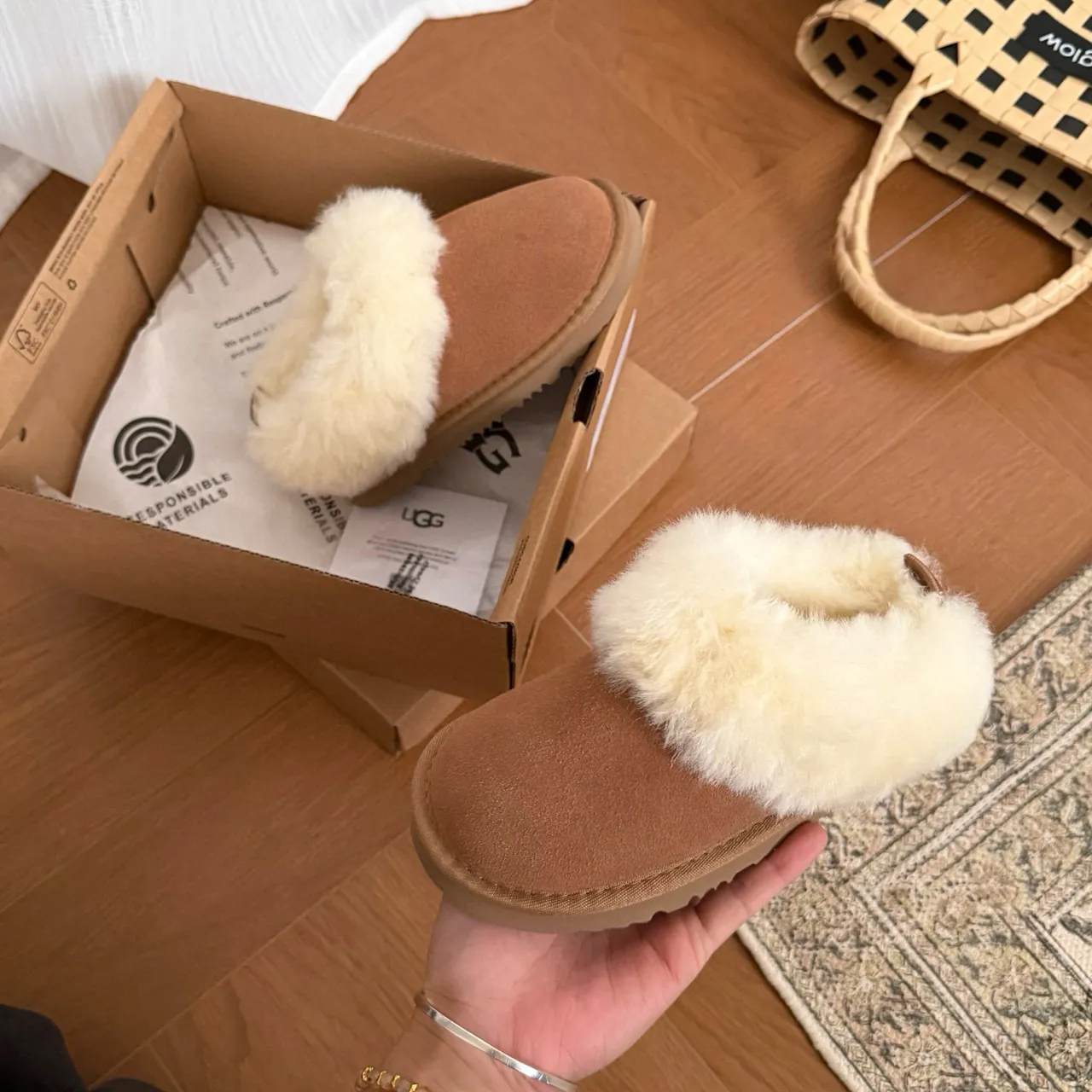 UGG Tasman بني بيج shearling-trimmed جلد سويدي علوي أحذية كاجوال 10