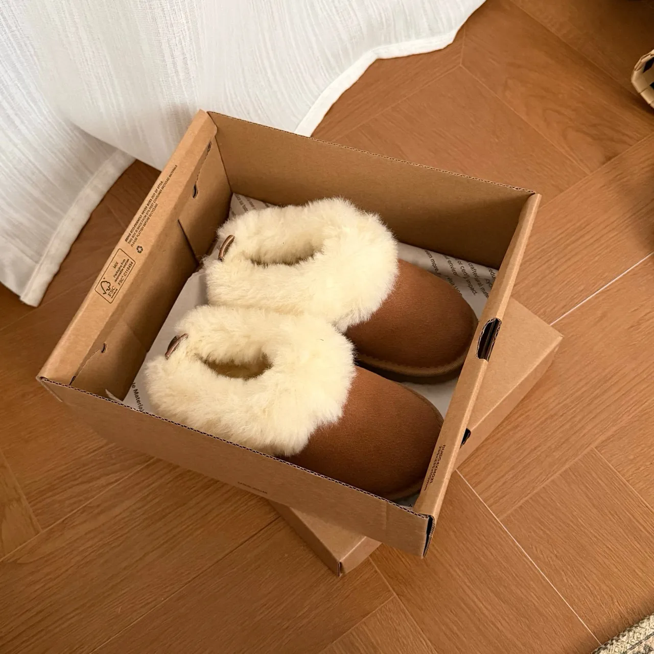 UGG Tasman بني بيج shearling-trimmed جلد سويدي علوي أحذية كاجوال 11