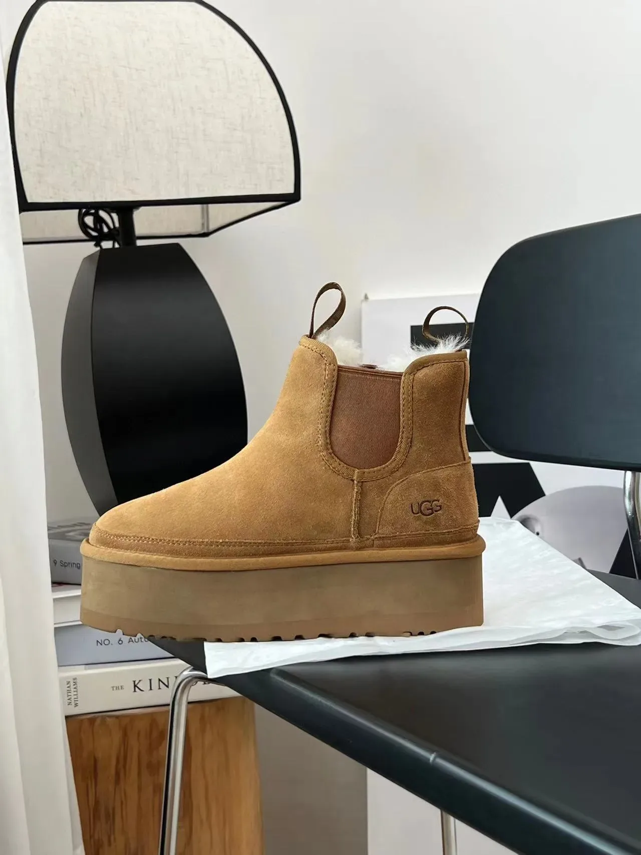 UGG Tasman 棕白麂皮鞋面 平台鞋底 切尔西靴 2