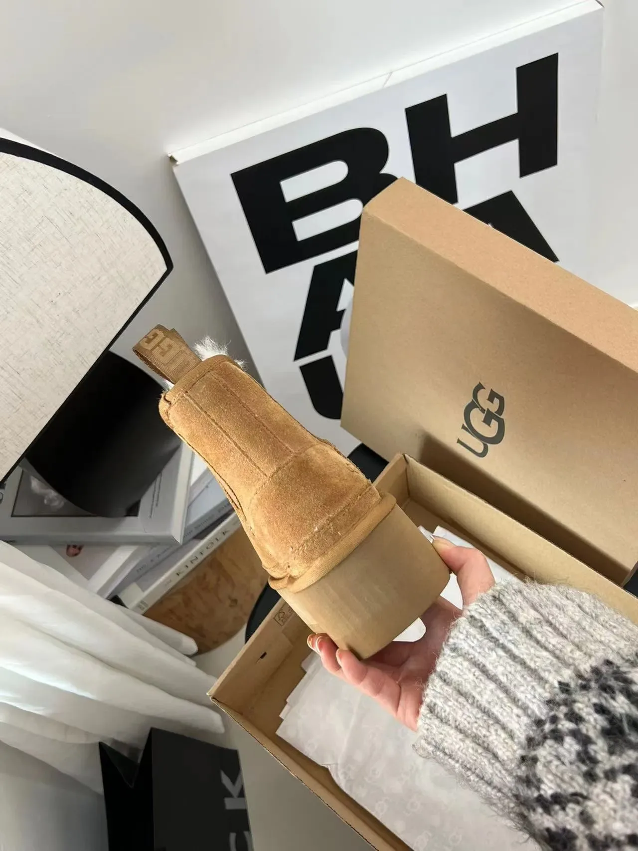 UGG Tasman 棕白麂皮鞋面 平台鞋底 切尔西靴 3