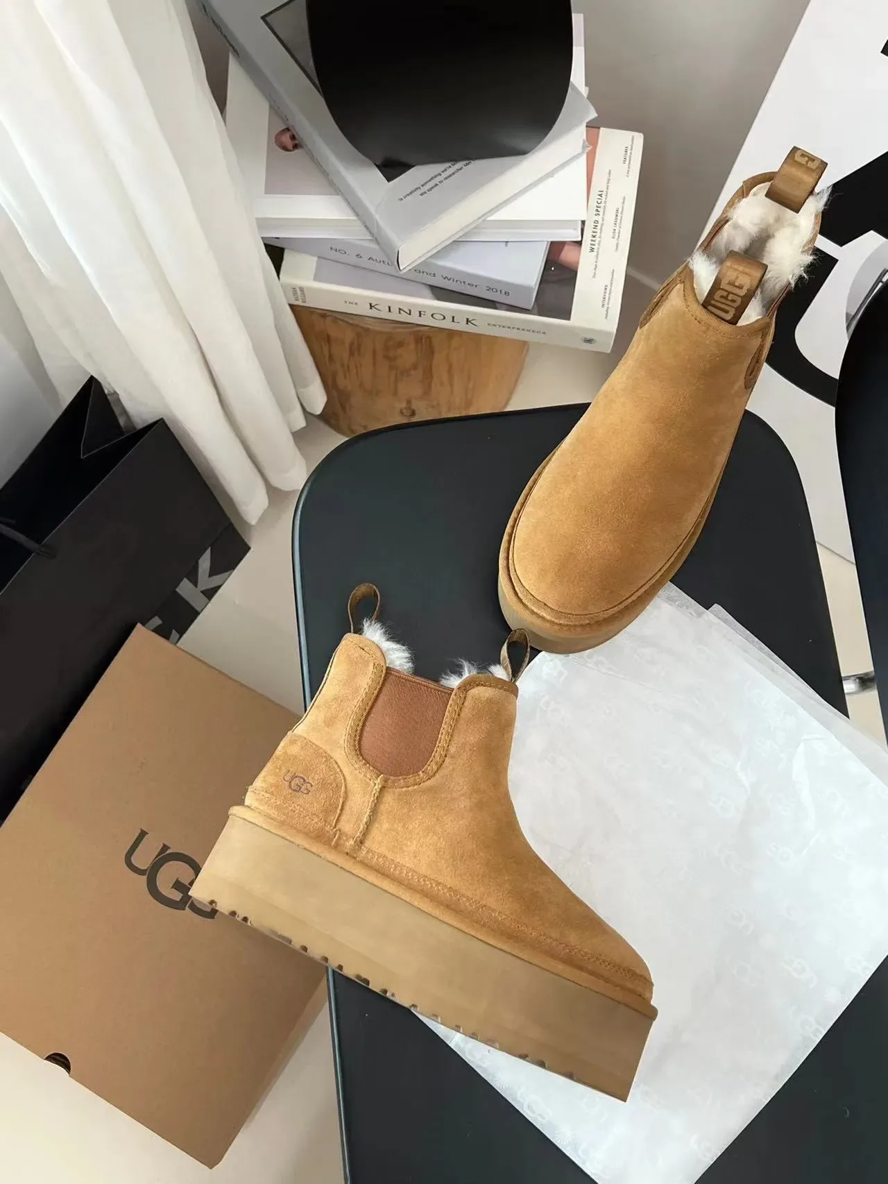 UGG Tasman 棕白麂皮鞋面 平台鞋底 切尔西靴 4