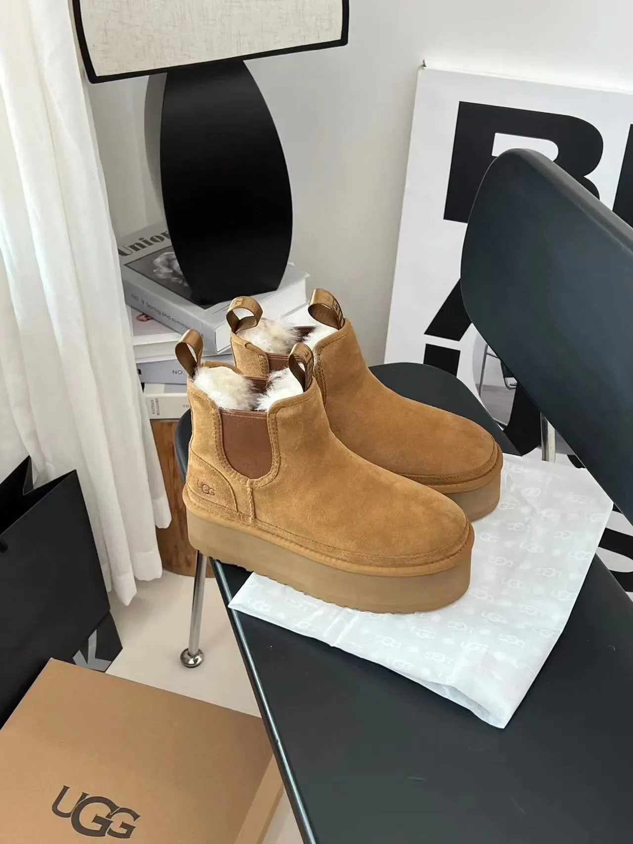 UGG Tasman 棕白麂皮鞋面 平台鞋底 切尔西靴 5