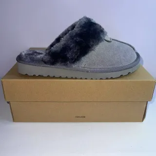UGG Tasman ग्रे सूड शीयरलिंग लाइनड स्लिपर्स