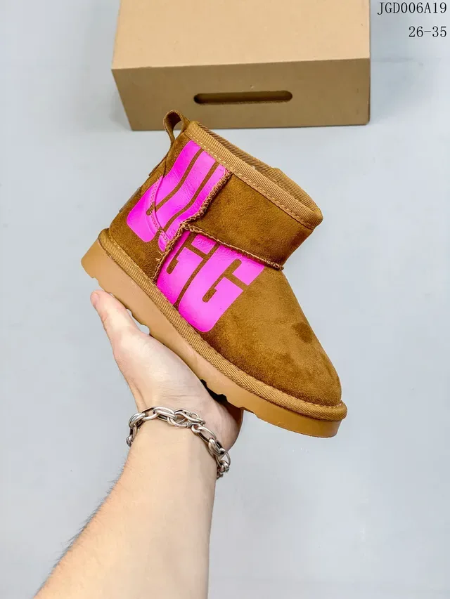UGG Tasman Logo Néon Slip-On Bottes de Neige 3